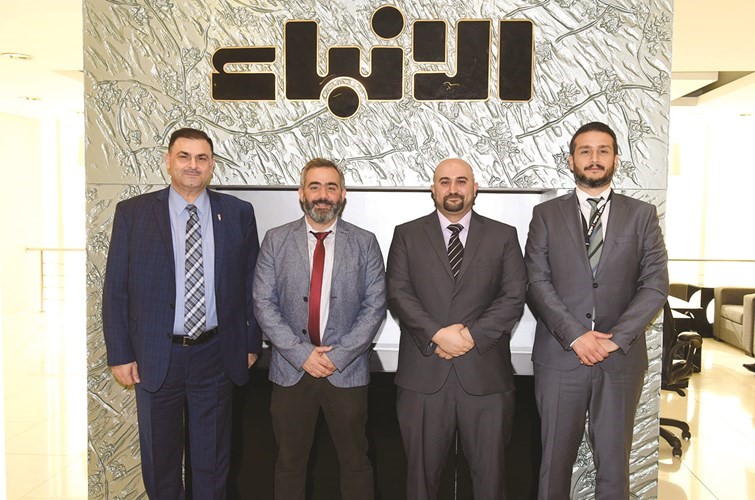 توفيق سلوم وعبدالحق مهدي من ماكي يتوسطان الزميلين فريد سلوم وأحمد فياض