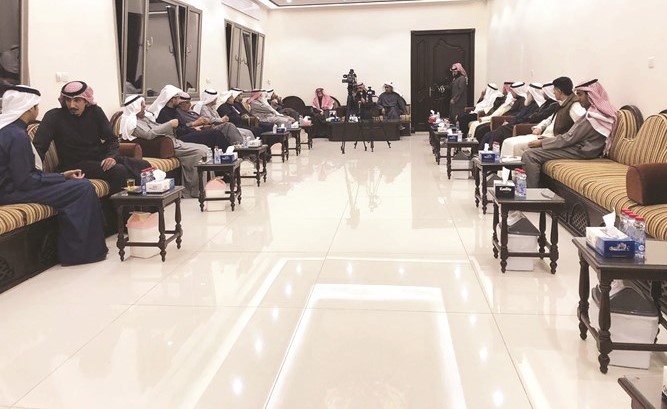جانب من الحضور في ديوان د.محمد طالب الكندري