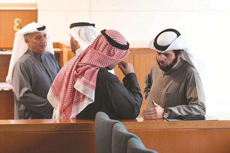 د.عادل الدمخي في حديث مع خالد الروضان