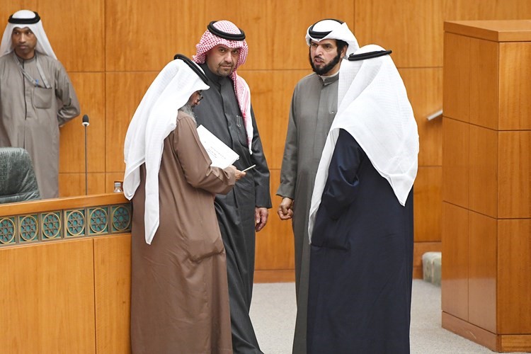د. عادل الدمخي وأنس الصالح ونايف المرداس