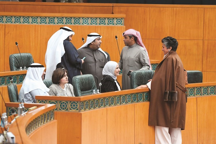 صفاء الهاشم ود.خالد الفاضل وبدر الملا والشيخ د.باسل الصباح ومريم العقيل وغدير أسيري والشيخ احمد المنصور