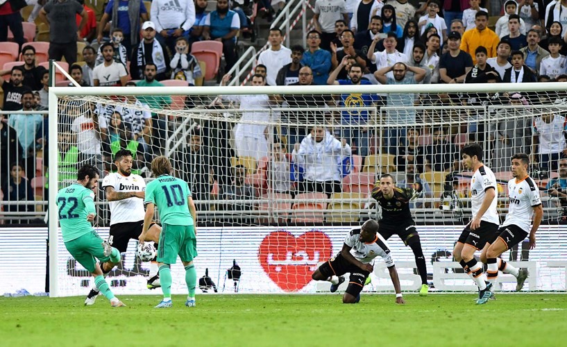 «الملكي» يعبر «الخفافيش» إلى نهائي «السوبر»