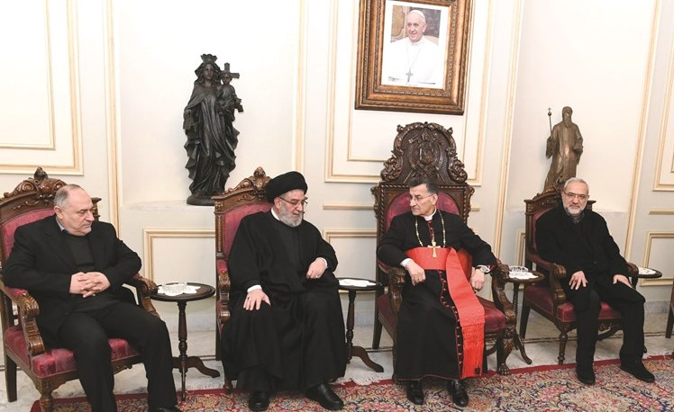 البطريرك بشارة الراعي مستقبلا وفدا من حزب الله برئاسة رئيس المجلس السياسي السيد إبراهيم أمين السيد في بكركي	(محمود الطويل)