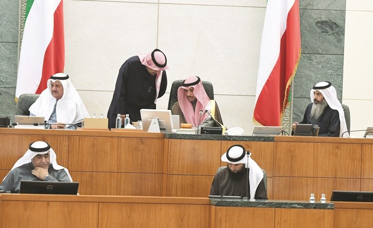 رئيس مجلس الأمة مرزوق الغانم ونايف المرداس وأنس الصالح وعيسى الكندري والأمين العام علام الكندري	 (هاني الشمري)﻿
