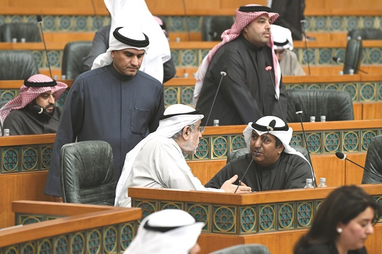 د. بدر الملا وعدنان عبدالصمد وعبدالله الكندري وعبدالله فهاد ومبارك الحجرف﻿