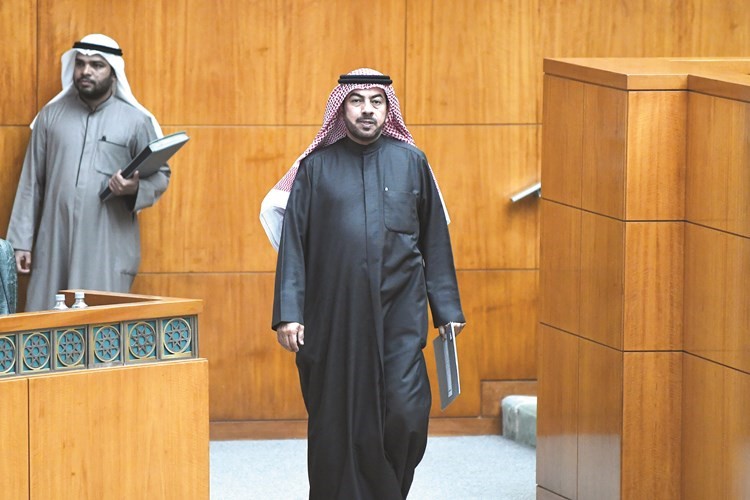 علي الدقباسي﻿