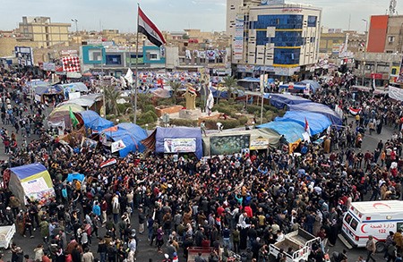 آلاف العراقيين يستأنفون التظاهرات للتنديد بواشنطن وطهران