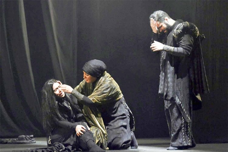 مشهد من مسرحية «الصبخة»