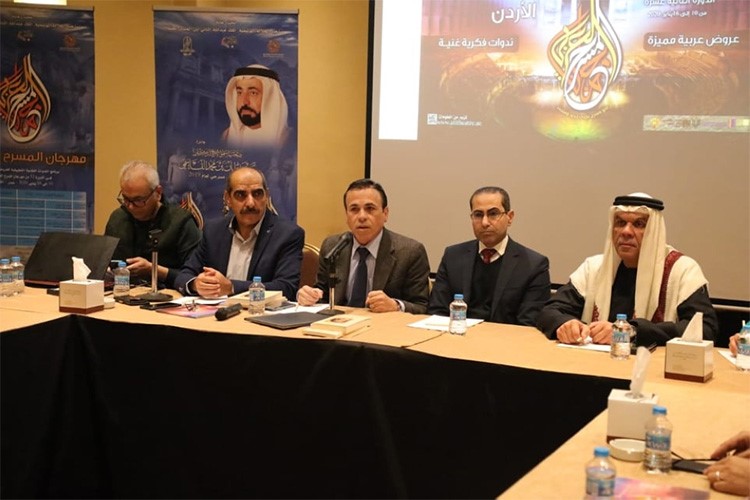 الأمين العام للهيئة العربية للمسرح إسماعيل عبدالله في المؤتمر الصحافي الخاص بأنشطة الدورة الـ 12
