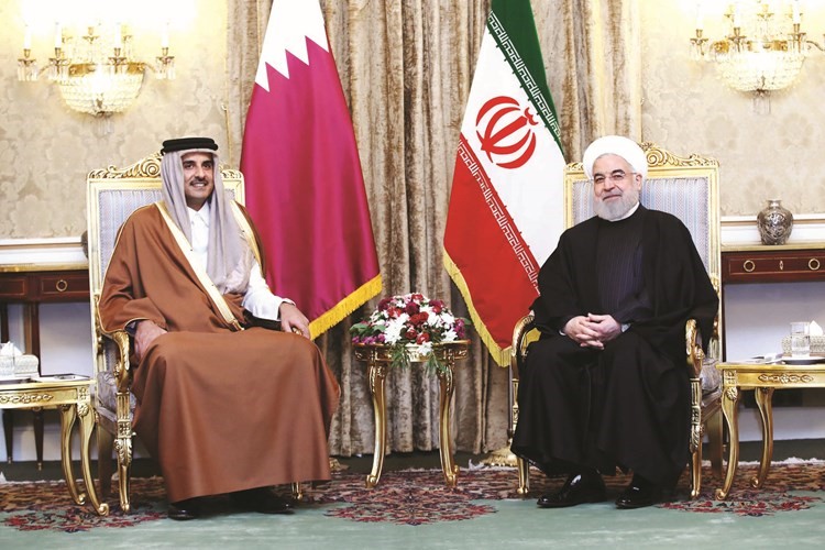 الرئيس الإيراني حسن روحاني مستقبلا أمير قطر صاحب السمو الشيخ تميم بن حمد	(رويترز)