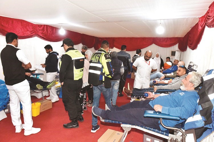 جانب من عملية تبرع بالدم خلال الحملة