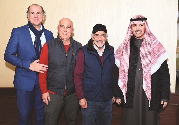 د.هلال الساير يتوسط رئيس الاتحاد الإيطالي للرماية وعبيد العصيمي