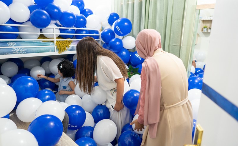 غرفة أحد الأطفال بعد تجديدها من قبل فريق عمل «يوسك» و«أمنيتي»