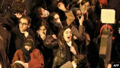 خلال مظاهرات طلابية احتجاجا على إسقاط الطائرة الأوكرانية  (أرشيفية)