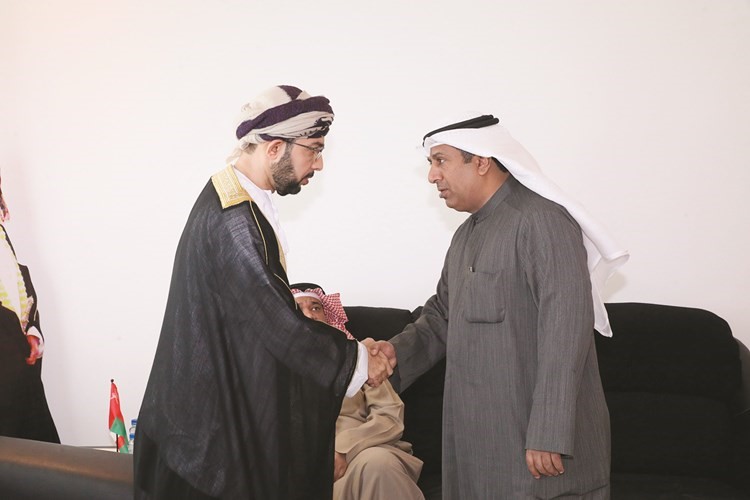 د.بدر الملا معزيا القائم بالأعمال العماني