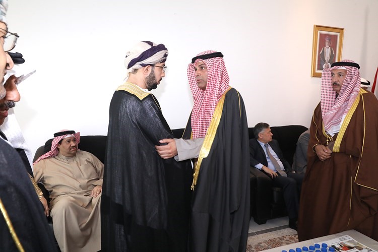 د.خالد الفاضل ووليد الجاسم يقدمان التعازي	(زين علام)
