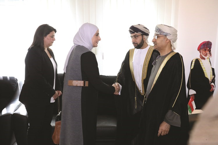 مريم العقيل ود.رنا الفارس تقدمان التعازي