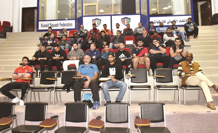 40 دارساً في انطلاق دورة مدربي الإسكواش