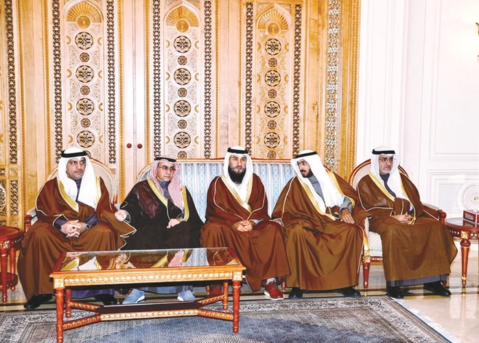 بالفيديو.. الغانم يقدم واجب العزاء في مسقط بوفاة السلطان قابوس