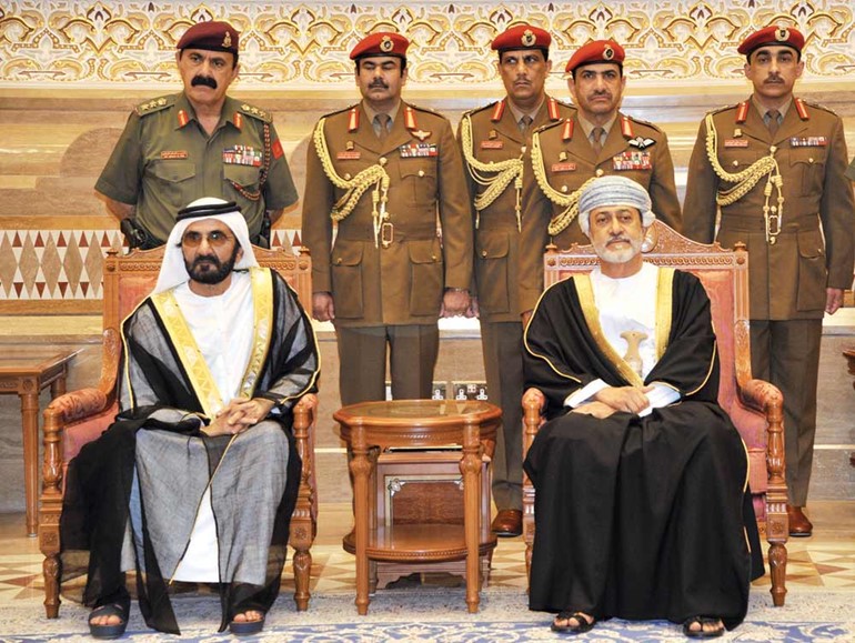  صاحب السمو الشيخ محمد بن راشد معزيا السلطان هيثم بن طارق 