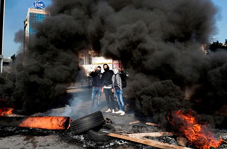 تجدد الاحتجاجات في لبنان بـ"يوم الغضب"..واحتكاك بين الجيش والمتظاهرين