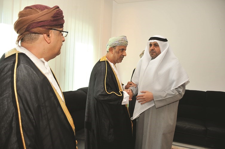 محمد الجبري يقدم التعازي إلى القائم بالأعمال العماني هلال الشنفري