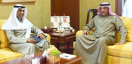 سمو رئيس الوزراء الشيخ صباح الخالد مستقبلا عبد الرحمن النمش (أرشيفية)