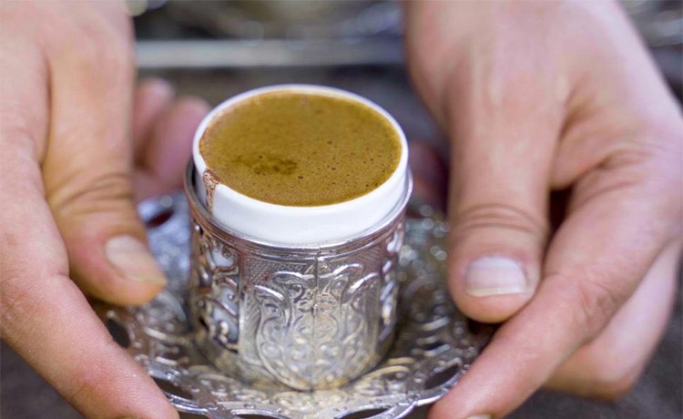 طريقة تحضير القهوة على الرمل الساخن في تركيا