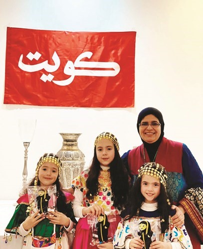 د.هيفاء السنعوسي مع اطفال المغرب