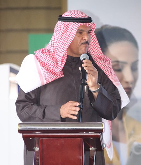 الشيخ سلمان الحمود خلال إلقائه كلمته في ندوة تمكين المرأة 