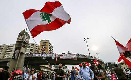 لبنان..استمرار قطع الطرقات من قبل المتظاهرين مع دخول الحراك الشعبي شهره الرابع