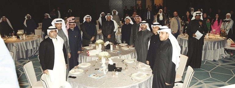 د.حمد الحساوي ويوسف الرويح وجاسم الحيدر وعباس البلوشي وأعضاء مجلس الإدارة والحضور خلال بدء الحفل