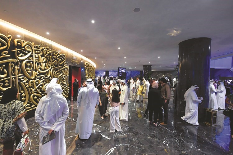 أعداد كبيرة من الزوار ترتاد مركز الشيخ جابر الأحمد الثقافي باستمرار