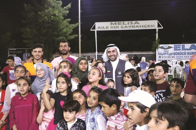 مع الأيتام السوريين بتركيا