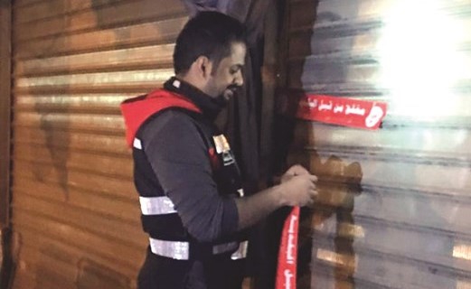 إغلاق أحد المحلات المخالفة