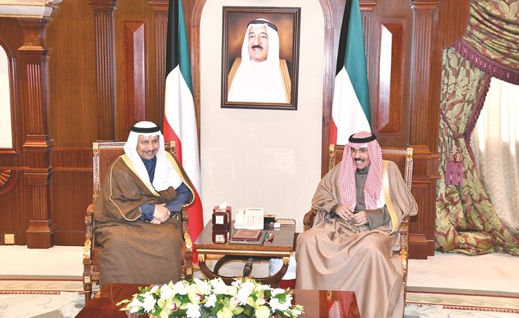 سمو ولي العهد الشيخ نواف الاحمد مستقبلا سمو الشيخ جابر المبارك