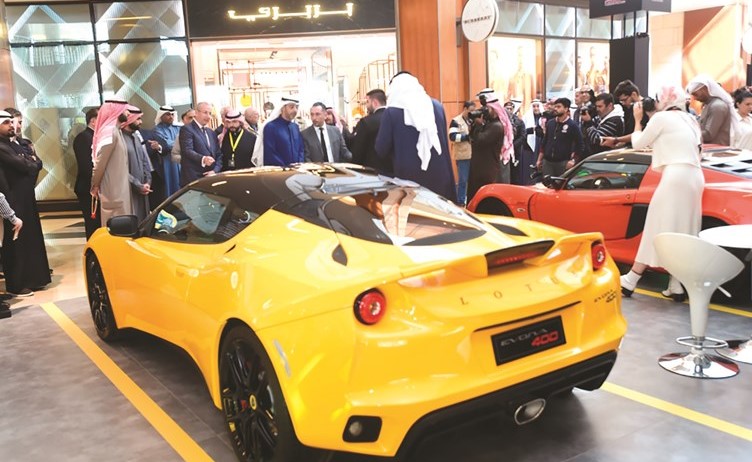 آلاف الزوار بمعرض «الكويت للسيارات 2020» في «مول 360».. وعروض مميزة من 40 شركة