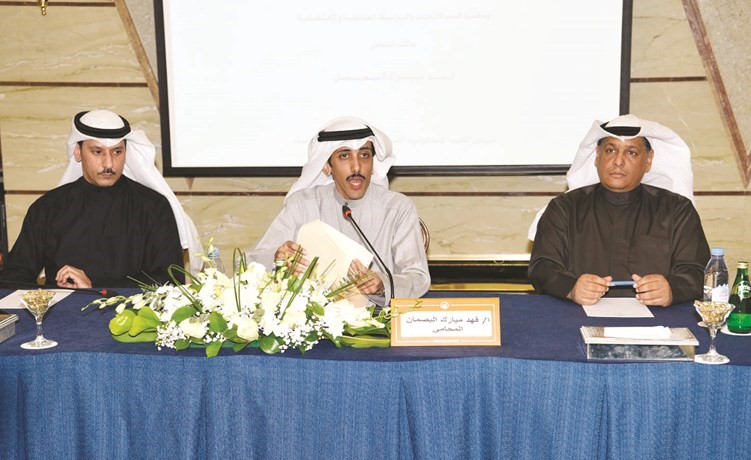 فهد البصمان متحدثا خلال المؤتمر الصحافي