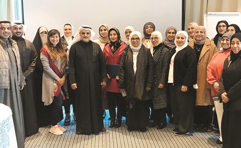 المشاركون في الدورة التدريبية في لقطة تذكارية