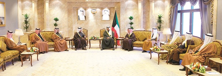 سمو الشيخ صباح الخالد خلال استقباله وزير خارجية قطر