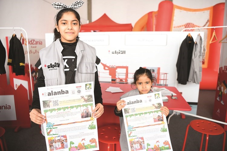 مشاركتان في أنشطة كيدزانيا خلال معرض الطيران