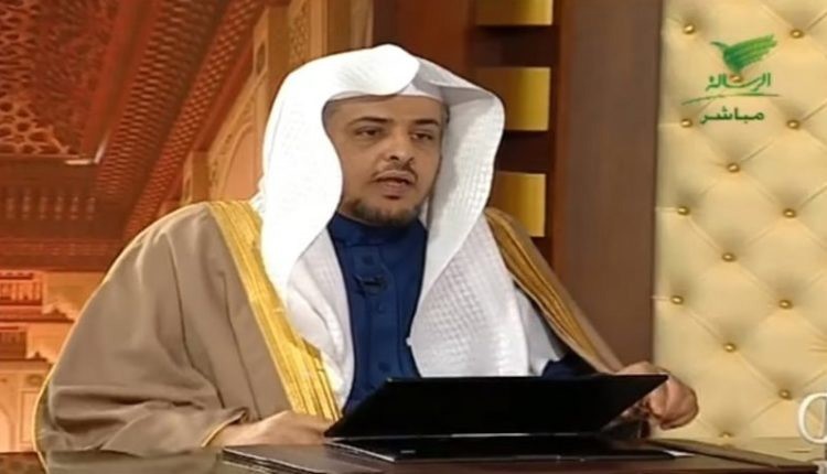 بالفيديو.. الجوارب عند المسح عليها هل يشترط أن تكون سميكة؟ الداعية خالد المصلح يُجيب