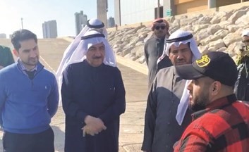 الشيخ عبدالله الأحمد خلال الزيارة