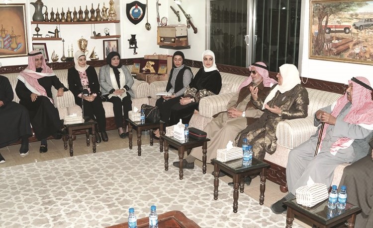 أحمد المليفي ود.معصومة المبارك ومنى الأربش خلال اللقاء