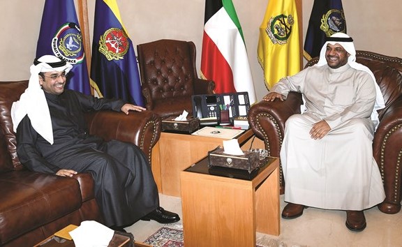 الشيخ أحمد المنصور مستقبلا ناصر الحجرف