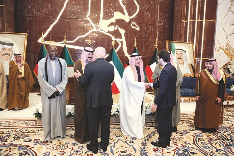 جانب من استقبال وزير الخارجية