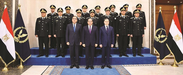 الرئيس عبدالفتاح السيسي مع أعضاء المجلس الأعلى للشرطة ضمن مراسم الاحتفال بعيد الشرطة ٦٨