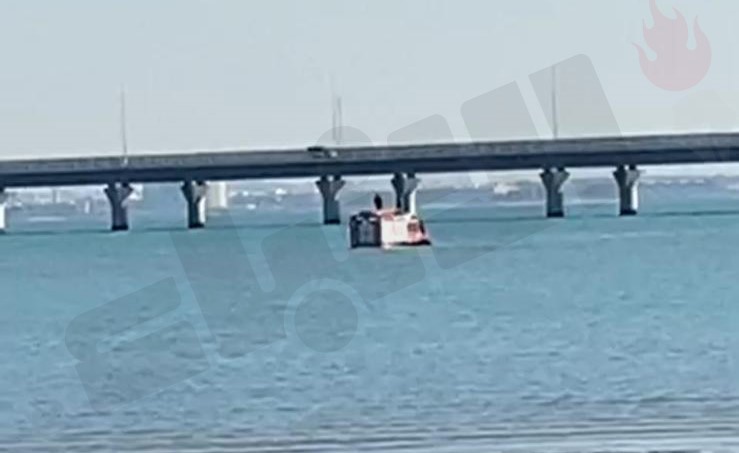 انتشال أربع مركبات غرقت في بحر "شاليهات الدوحة"