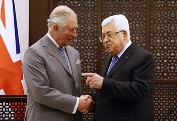 الأمير تشارلز يجتمع مع الرئيس الفلسطيني محمود عباس في بيت لحم 
