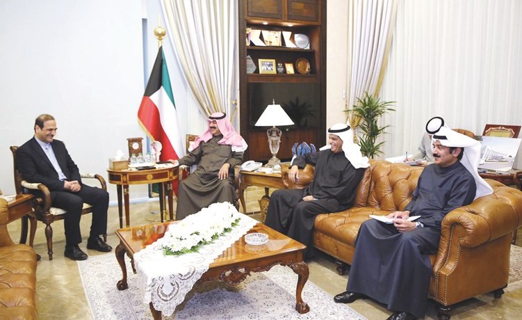 خالد الجارالله خلال اللقاء مع السفير الإيراني محمد ايراني